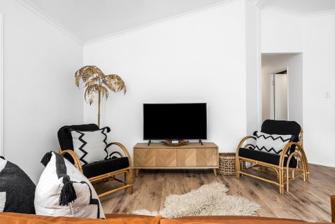 A PERFECT STAY - 3 Salty Sisters - Sunshine Coast Tourism 3