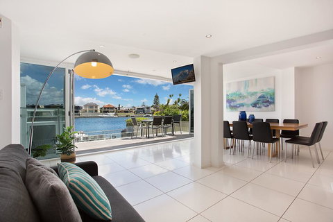 A PERFECT STAY - Casa Grande On The Water - Sunshine Coast Tourism 1