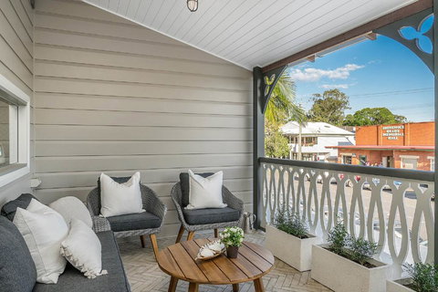 A PERFECT STAY - Luxe & Bloom - Sunshine Coast Tourism 1