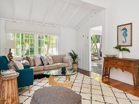 A PERFECT STAY - San Juan Surfers Cottage - Holiday Sunshine Coast 1