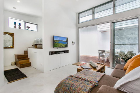 A PERFECT STAY - Studio 9 - Sunshine Coast Tourism 0