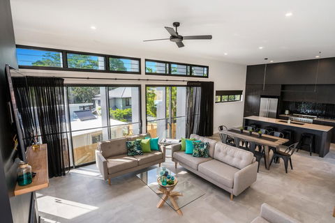 A PERFECT STAY - Wollumbin Haus Byron - Holiday Sunshine Coast 3