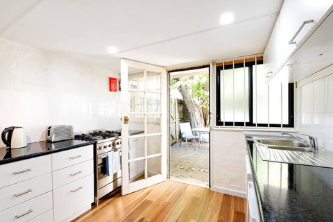 A Quaint Darlinghurst Cottage - Sunshine Coast Tourism 2