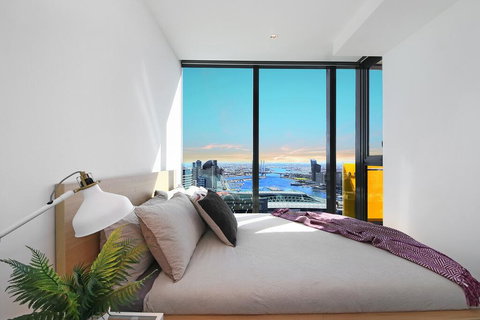 A Stylish CBD Apartment With A Stunning View - Holiday Sunshine Coast 0