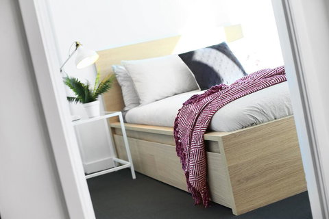 A Stylish CBD Apartment With A Stunning View - Holiday Sunshine Coast 2