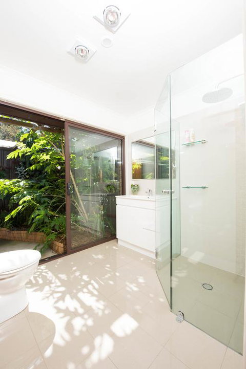 A Suite Spot In The Hills - Sunshine Coast Tourism 3