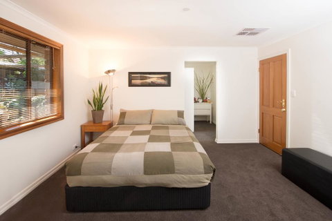 A Suite Spot In The Hills - Sunshine Coast Tourism 1