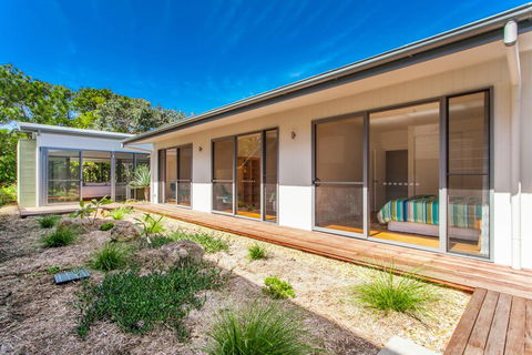 A SWEET ESCAPE - Beachfront Tranquility - Holiday Sunshine Coast 1