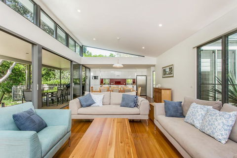 A SWEET ESCAPE - Beachfront Tranquility - Holiday Sunshine Coast 2