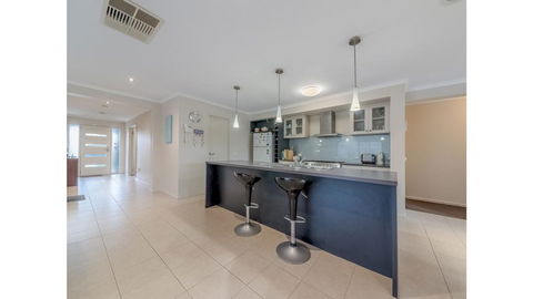 A TOUCH OF CLASS - PET FRIENDLY (OUTSIDE ONLY) - Sunshine Coast Tourism 3