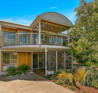 A Wave From it All - Sunshine Coast Tourism