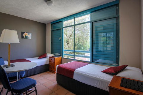 AAA Airport Albion Manor Apartments And Motel - Sunshine Coast Tourism 1