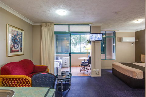 AAA Airport Albion Manor Apartments And Motel - Sunshine Coast Tourism 3