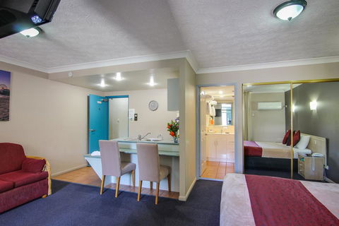 AAA Airport Albion Manor Apartments And Motel - Sunshine Coast Tourism 2