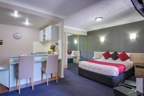 AAA Airport Albion Manor Apartments And Motel - Sunshine Coast Tourism 0