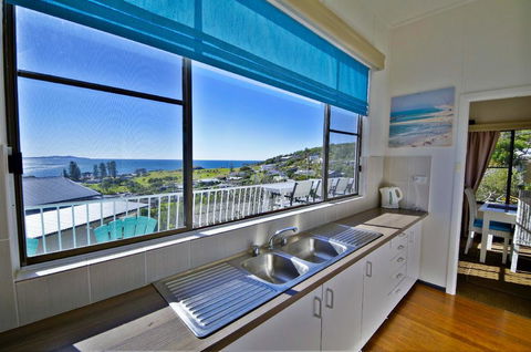 AAA Views, 2 View Street - Holiday Sunshine Coast 2
