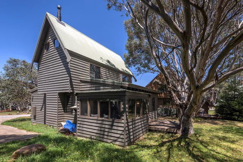 Aaragon - Sunshine Coast Tourism 2