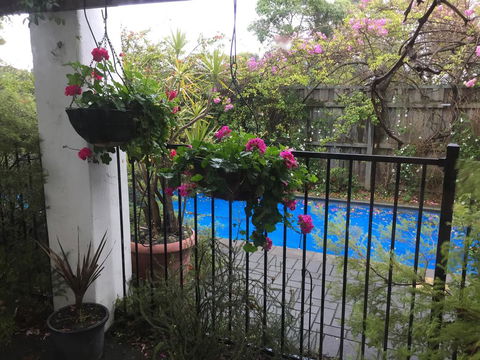 Aarn House B&B Airport Accommodation - Holiday Sunshine Coast 3