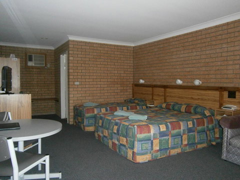 Aaron Inn Motel - Sunshine Coast Tourism 1