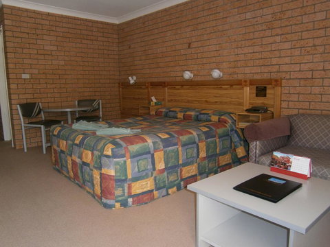 Aaron Inn Motel - Sunshine Coast Tourism 3