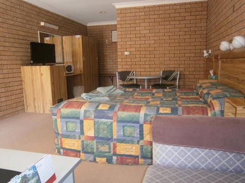 Aaron Inn Motel - Sunshine Coast Tourism 2