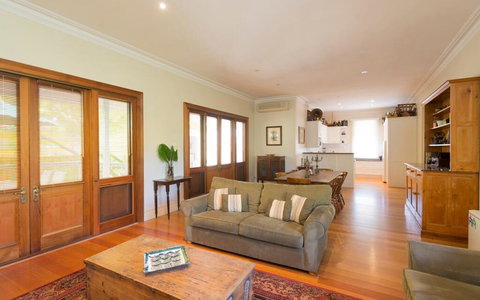 Abaleen House - Sunshine Coast Tourism 3