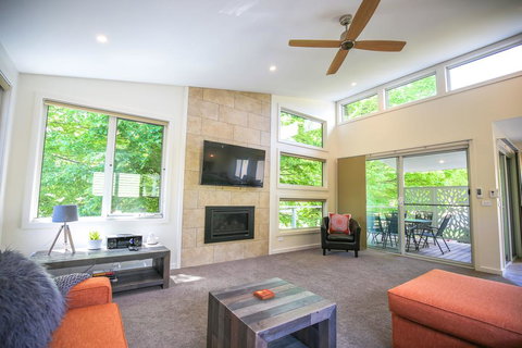 Aberdeen - Sunshine Coast Tourism 1