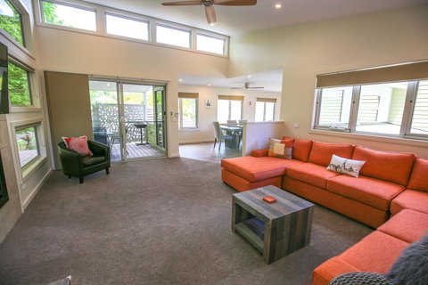 Aberdeen - Sunshine Coast Tourism 2