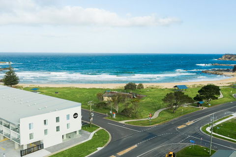Abode Malua Bay - Sunshine Coast Tourism 3