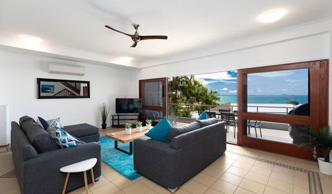 Absolute Airlie - Holiday Sunshine Coast 1