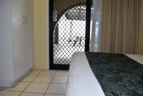 ABSOLUTE BEACH FRONT MACKAY - Comfort Resort Blue Pacific - Holiday Sunshine Coast 2