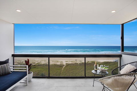 Absolute Beach Front Renovated 3 Bdrm 2 Bath App - Holiday Sunshine Coast 3