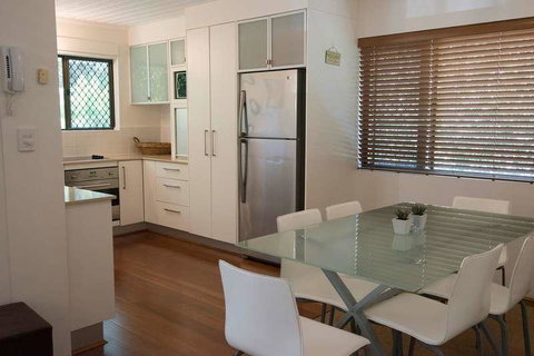 Absolute Beachfront - Mooloolaba - Sunshine Coast Tourism 1