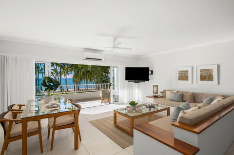 Absolute Beachfront Apt. In Alamanda Beachfront Resort (14) - Holiday Sunshine Coast 0