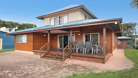 Absolute Beachfront At Hastings - Holiday Sunshine Coast 2