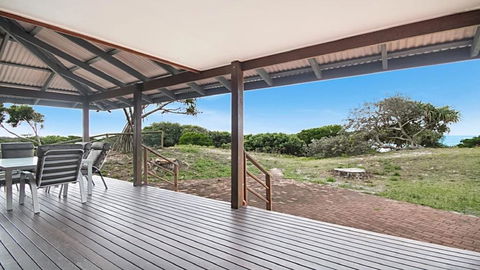 Absolute Beachfront At Hastings - Holiday Sunshine Coast 3