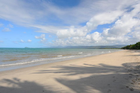ABSOLUTE BEACHFRONT BLISS @ NEWELL BEACH - Sunshine Coast Tourism 1