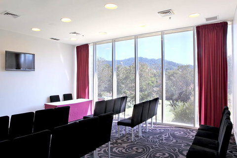 Absolute Beachfront Opal Cove Resort - Sunshine Coast Tourism 3