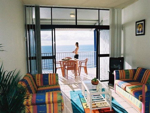Absolute Beachfront With Million Dollar Views - Holiday Sunshine Coast 3