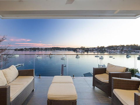 Absolute Waterfront Lakehouse Fishing Point Waterfront Pool Jetty - Holiday Sunshine Coast 1