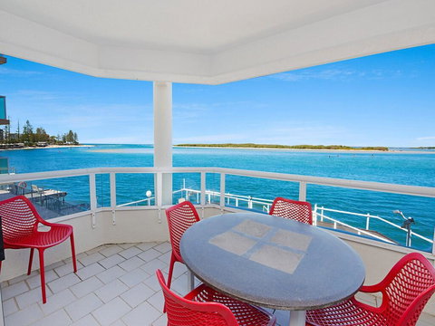 Absolute Waterfront On The Pumicestone Passage - Sunshine Coast Tourism 2