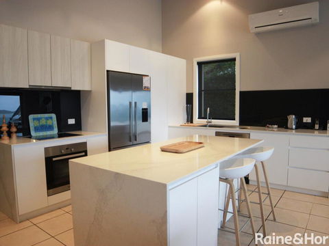 Absolutely Avoca - 114a Avoca Drive, Avoca Beach - Holiday Sunshine Coast 1