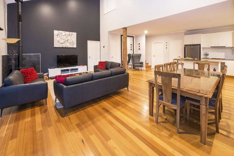 Abundance - Holiday Sunshine Coast 1