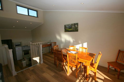 Acacia 5/2 Kirwan Close - Holiday Sunshine Coast 1
