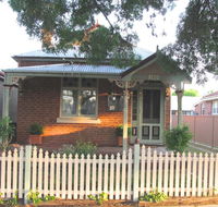 Acacia Cottage on Peel Bathurst - Holiday Sunshine Coast