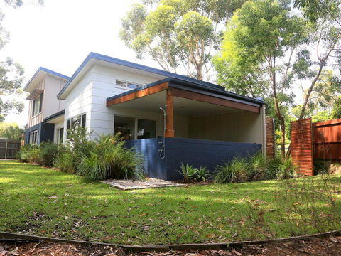 Acacia On Orion :: Jervis Bay Rentals - Holiday Sunshine Coast 1