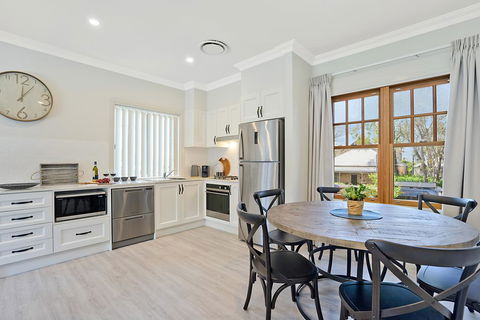 Accommodation Hunter - Adams Street Maitland - Holiday Sunshine Coast 0