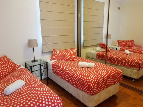 Accommodation Sydney North Shore: Frenchs Forest 3 Bedroom House - Holiday Sunshine Coast 3