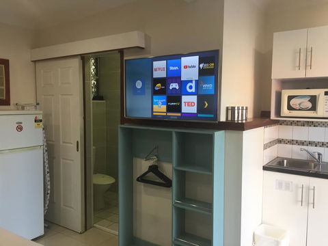 Across Country Motel And Serviced Apartments - Holiday Sunshine Coast 2