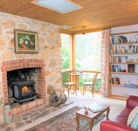 Adelaide Hills 'Camellia Cottage' - WiFi - Holiday Sunshine Coast